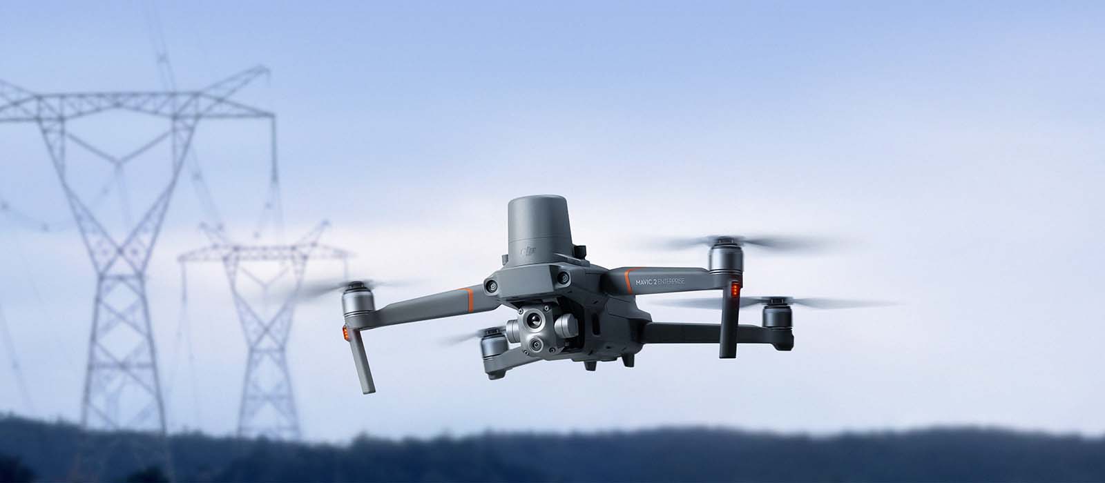Dron profesional DJI Mavic 2 Enterprise en vuelo